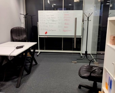 Демонтаж старого покрытия, поставка и монтаж нового ковролина и плинтуса