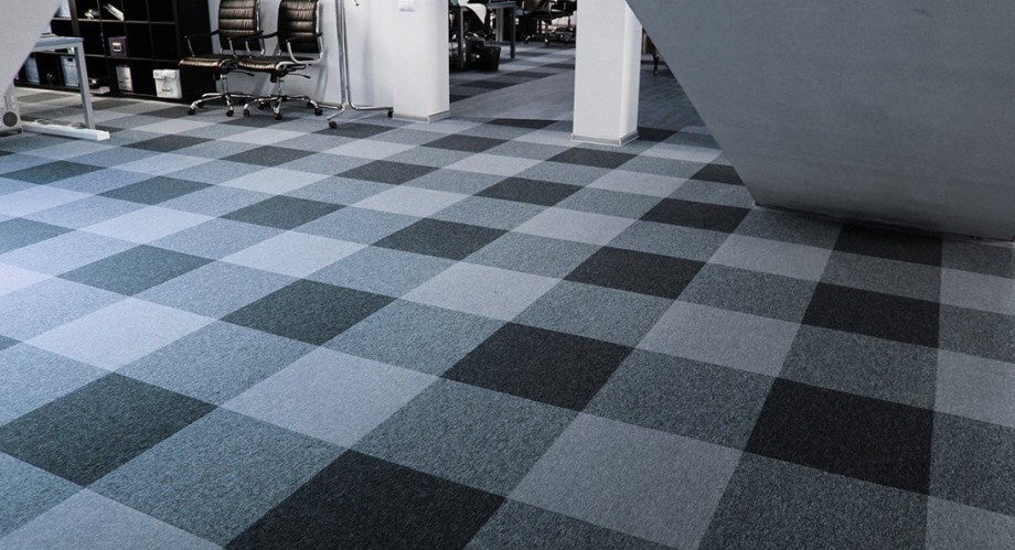 Ковровая плитка для пола: что это, плюсы и минусы, правила выбора